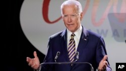 Mantan wakil presiden AS Joe Biden berbicara di Biden Courage Awards, 26 Maret 2019, di New York. 