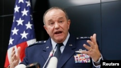 Jenderal AS Philip Breedlove memberikan keterangan kepada media di Kyiv, Ukraina Rabu (26/11).