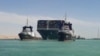 Kapal Kontainer "Ever Given" ketika mulai bergerak kembali di Terusan Suez, Senin (29/3). 
