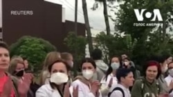 Лікарі та медпрацівники у Мінську у середу вийшли на акцію проти жорстокості поліції. Відео
