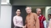 ပြည်ပရောက် ရှမ်းခေါင်းဆောင် ဦးဟန်ညောင်ဝေနဲ့ ဒေါ်အောင်ဆန်းစုကြည် တွေ့ဆုံခဲ့စဉ်။ 