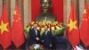 រូបឯកសារ៖ ប្រធានាធិបតីចិនលោក Xi Jinping និង​ប្រធានាធិបតី​វៀតណាម​លោក Vo Van Thuong ចាប់ដៃ​គ្នា​មុន​កិច្ច​ពិភាក្សា​មួយ​នៅ​ទីក្រុង​ហាណូយ ប្រទេស​វៀតណាម កាលពី​ថ្ងៃទី១៣ ខែធ្នូ ឆ្នាំ២០២៣។ 