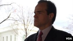 Mauricio Claver-Carone, direktè prensipal biwo pou emisfè oksidantal nan Konsèy Sekirite La Mezon Blanch la, konseye Prezidan Trump.