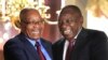 Président Cyril Ramaphosa (D) ya Afrique du Sud apesi mbote na mokonzi akitanaki na ye Jacob Zuma na Cap, Afrique du Sud, 20 février 2018.