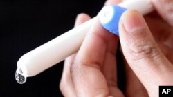 Gel mikrobida dalam aplikator di Rumah Sakit Baragwanath di Soweto, Afrika Selatan, yang ambil bagian dalam studi mikrobisida yang disebut CAPRISA 004.