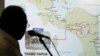 Menteri Pekerjaan Umum dan Perumahan Rakyat Basuki Hadimuljono menunjukkan peta Provinsi Papua dalam konferensi pers mengenai penyerangan terhadap pekerja konstruksi di Papua, diduga oleh kelompok separatis, Selasa, 4 Desember 2018. Setidaknya 24 pekerja dilaporkan tewas. 