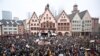 Centralni trg Roemer tokom demonstracija protiv rasizma i krajnje desničarske politike u Frankfurtu na Majni, zapadna Njemačka, 20. januara 2024.