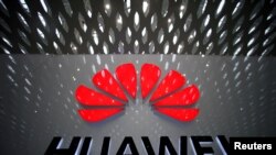 资料照: 华为公司在深圳国际机场里的标识