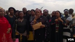 Matan Cibok wanda suka kai kukansu Majalisar Kasa a birnin Abuja dake Najeriya, domin bayyana kukan rashin kulawa da neman dalibai da aka sace. 