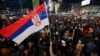 Hiljade studenata i građana na protestu zbog urušavanja krova na željezničkoj stanici u kojem je prošlog mjeseca u Novom Sadu poginulo 15 ljudi, usred široko rasprostranjene blokade visokoškolskih ustanova u centru Beograda, Srbija, 22. decembra 2024.