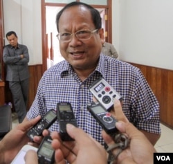 រូបឯកសារ៖ លោក ​ខៀវ សុភ័គ អ្នកនាំពាក្យ​ក្រសួង​មហាផ្ទៃ​ថ្លែង​ប្រាប់​អ្នកសារព័ត៌មាន​នៅ​ថ្ងៃ​ព្រហស្បត៌៍ ទី​១១ ខែ​សីហា ឆ្នាំ​២០១៦​ នៅ​រាជធានី​ភ្នំពេញ​។ (VOA)