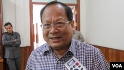 រូបឯកសារ៖ លោក​ខៀវ សុភ័គ អ្នកនាំពាក្យ​ក្រសួង​មហាផ្ទៃ​ថ្លែង​ប្រាប់​អ្នកសារព័ត៌មាន​នៅ​ថ្ងៃ​ព្រហស្បត៌៍ ទី​១១ ខែ​សីហា ឆ្នាំ​២០១៦​ នៅ​រាជធានី​ភ្នំពេញ​។ (ឡេង ឡែន/VOA) 