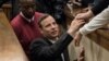La star olympique Oscar Pistorius part de la cour de justice après avoir entendu sa sentence à Pretoria, Afrique du sud, le 6 juillet 2016.
