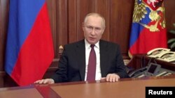 Ruski predsjednik Vladimir Putin u Moskvi objavljuje početak "vojne operacije" u Ukrajini, 24. februar 2022. (Foto: Russian Pool/Reuters TV)