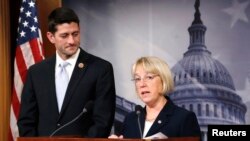 Ketua Komisi Anggaran Senat AS Patty Murray (kanan/fraksi Demokrat) dan ketua Komisi Anggaran DPR Paul Ryan (Republik) menjelaskan kesepakatan anggaran dalam konferensi pers, Selasa (10/12). 