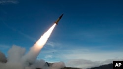 Rudal jarak jauh ATACMS (Army Tactical Missile System) yang bisa menjangkau ke wilayah Rusia lebih dalam dari Ukraina (foto: ilustrasi). 