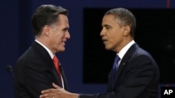 Calon Presiden dari Partai Republik, Mitt Romney (kiri) dan Presiden Obama akan kembali berhadapan dalam Debat Capres AS, Selasa (16/10).