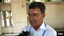 រូបឯកសារ៖ លោក​ ស៊ឹង សែន​ករុណា អ្នកនាំពាក្យ​សមាគម​ការពារ​សិទ្ធិមនុស្ស​អាដហុក​ (Adhoc)​ ថ្លែង​ទៅ​កាន់​​អ្នកកាសែត​ ភ្នំពេញ ថ្ងៃទី​២១ ខែ​មិថុនា​ ឆ្នាំ​២០១៩។ (ហ៊ុល រស្មី​/វីអូអេ)