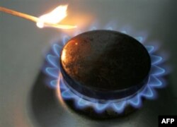 Qishloqlarda gaz yo'qligi sabab odamlar tezak va o'tin yoqadi
