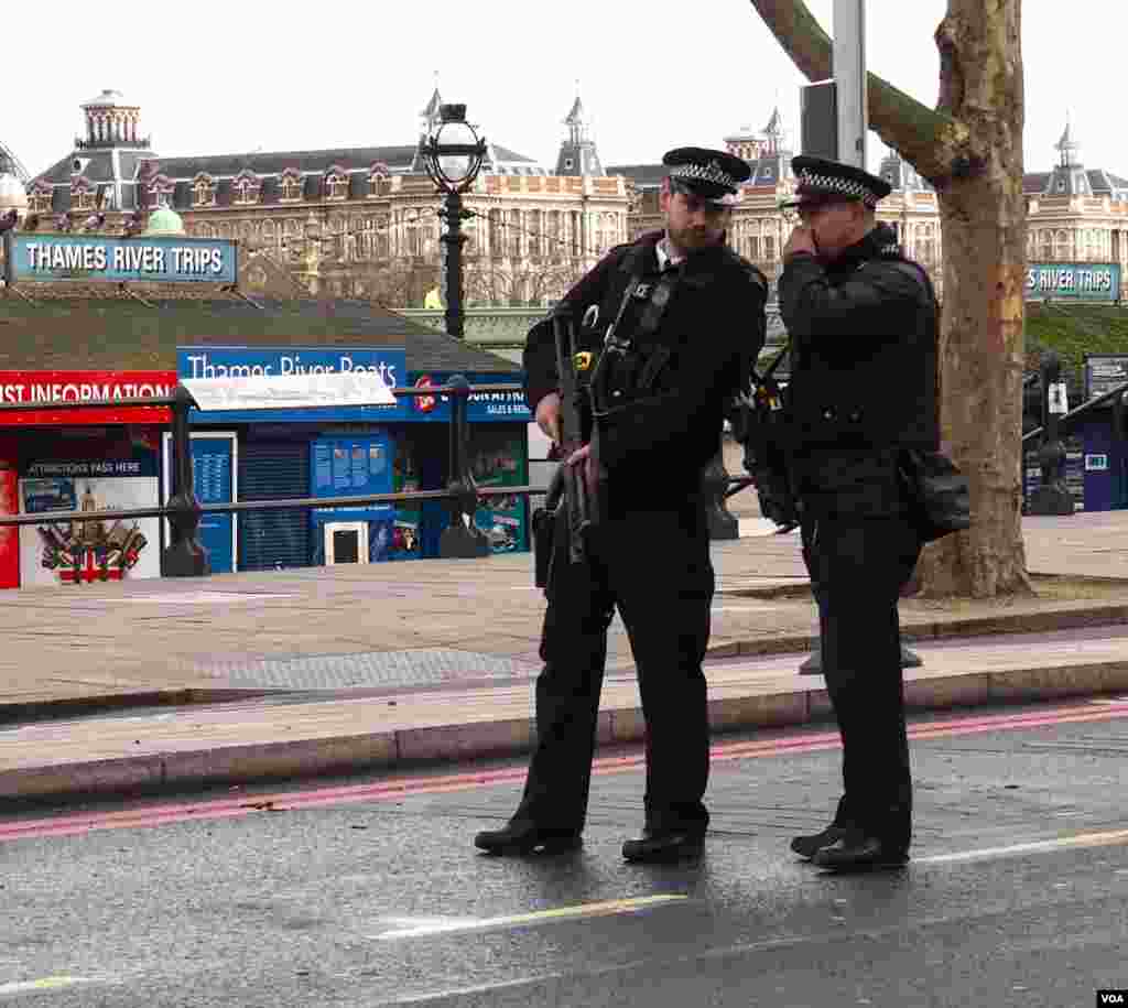Jami&#39;an tsaro a yankin da aka kai harin London. Rana: 22 Maris 2017