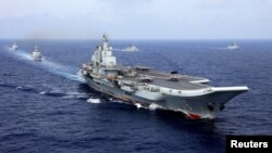 Kineski nosač aviona Liaoning učestvuje u vojnim vežbama Mornarice Kineske narodne oslobodilačke armije (PLA) u zapadnom Pacifiku, 18. aprila 2018.