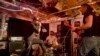 Acrassicauda berlatih di New York. Dari kiri ke kanan, vokalis Faisal Mustafa, penabuh drum Marwan Hussein, dan gitaris Mozart Al-Hamawandi.