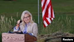 Kandidat anggota DPR asal Partai Republik untuk mewakili negara bagian Wyoming, Liz Cheney, berbicara dalam acara penghitungan suara hasil pemilihan awal di Jackson, Wyoming, pada 16 Agustus 2022. (Foto: Reuters/David Stubbs)