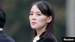 Kim Yo Jong, adik perempuan pemimpin Korea Utara Kim Jong Un menghadiri acara tabur bunga di Mausoleum Ho Chi Minh di Hanoi, Vietnam, 2 Maret 2019.
