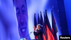Alice Weidel, kandidatja e AfD-së për kancelare në tubimin gjatë të cilit mbajti fjalim me video lidhje edhe pronari i firmës Tesla Elon Musk më 25 janar 2025