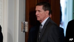 Michael Flynn, penasihat keamanan nasional AS tiba di konferensi pers di Gedung Putih (13/2). (AP/Evan Vucci)