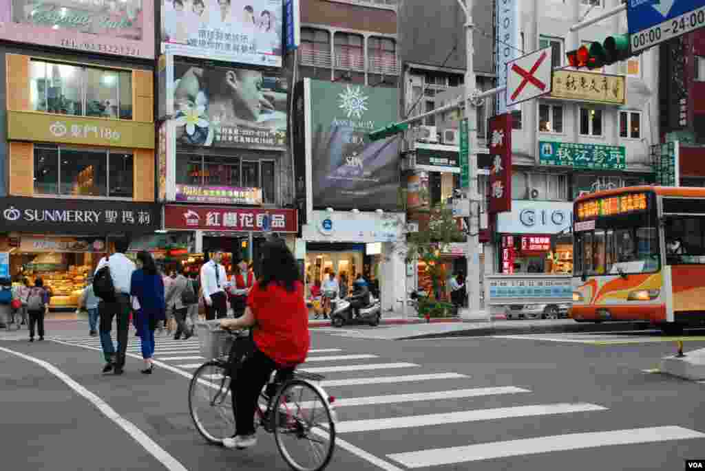 A Taiwan street. (Iris Tong/VOA)