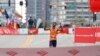 Pelari asal Ethiopia Seifu Tura Abdiwak bereaksi setelah finis pertama pada lomba maraton Chicago kategori Elite Men's 2021 di Chicago, Illinois, pada 10 Oktober 2021. (Foto: AFP/Kamil Krzaczynski)