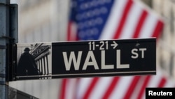 Saham Wall Street mengalami kenaikan pada Senin (11/16) pagi menyusul pemberitaan yang optimis tentang vaksin virus corona. (Foto: ilustrasi). 