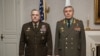 Dalam foto yang dirilis oleh Departemen Pertahanan AS, Ketua Kepala Staf Gabungan AS, Jenderal Mark A. Milley (kiri) dan Kepala Staf Umum Rusia, Jenderal Valery Gerasimov tampil bersama dalam pertemuan yang diadakan di Helsinki pada 22 September 2021. (Foto: AFP/Chuck Burton/DoD)
