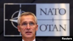 Sekretaris Jenderal NATO Jens Stoltenberg berbicara dalam pertemuan antara menteri pertahanan dari negara-negara anggota aliansi tersebut di Brussels, Belgia, pada 21 Oktober 2021. (Foto: Reuters/Pascal Rossignol)