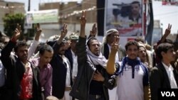 Pernyataan Presiden Ali Abdullah Saleh diragukan pihak oposisi, dan demonstrasi menuntut Presiden lengser terus berlanjut di Sanaa, Yaman (9/10).
