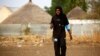 Salma al-Majidi, diakui oleh FIFA sebagai wanita Arab dan Sudan pertama yang melatih tim sepak bola pria di dunia Arab. (Foto: AFP / Ashraf Shazly)
