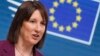 FILE - Menteri Keuangan Inggris Rachel Reeves berbicara dalam konferensi pers setelah pertemuan menteri keuangan negara-negara anggota Eurogroup di gedung Dewan Eropa di Brussels, 9 Desember 2024. (Virginia Mayo, Arsip/AP)
