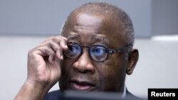 លោក ឡូរិន បេកបូ (Laurent Gbagbo) ដែល​ជា​អតីត​ប្រធានាធិតបី​​ប្រទេស​កូតឌីវ័រ (Ivory Coast) រង់ចាំ​ការ​ចាប់ផ្តើម​នៃ​សវនការ​នៅ​តុលាការ​ព្រហ្មទណ្ឌ​អន្តរជាតិ​ នៅ​ក្នុង​ទីក្រុង​ឡាអេ ប្រទេស​ហូឡង់ កាលពី​ថ្ងៃទី២៨ ខែមករា ឆ្នាំ២០១៦។