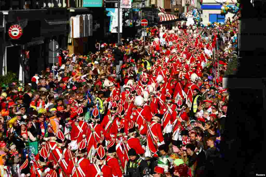 Germaniyaning Kyoln shahrida&nbsp;&quot;Rosenmontag&quot; paradi
