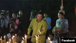 Prime Minister Hun Sen, along with his family and government officials celebrates traditional Khmer New Year with local Cambodians at Angkor Wat area, Siem Reap province, between April 13-15, 2016. (Courtesy Photo of Prime Minister's Facebook page)