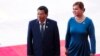 Presiden Filipina Rodrigo Duterte (kiri) dan putrinya Sara Duterte tiba untuk menghadiri pembukaan Konferensi Tahunan Forum Boao untuk Asia (BFA) 2018 di Boao, Provinsi Hainan, China selatan pada 10 April 2018. (Foto: AFP)