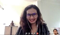 Psychotherapist Yim Sotheary gives an interview with VOA Khmer on COVID-19 pandemic and mental health impacts on Cambodian pregnant mothers. She talks to VOA Khmer on video call during her telework period, on April 05, 2020. (Photo screenshot)