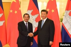 Cambodia’s Prime Minister Hun Sen shakes hands with China's President Xi Jinping before their meeting at the Great Hall of the People in Beijing, China April 29, 2019. (Reuters)
