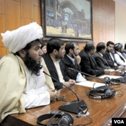 Para anggota parlemen Afghanistan yang baru terpilih.