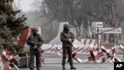 Ukraina askarlari bo'lginchilar nazoratidagi hudud chegarasini qo'riqlamoqda, Mariupol, Donetsk, 2022-yil, 21-yanvar.