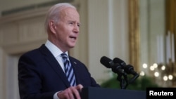 Presiden Amerika Joe Biden memberikan pernyataan mengenai serangan Rusia ke Ukraina di Gedung Putih hari Kamis (24/2). 