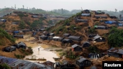 Hujan lebat melanda lokasi kamp pengungsi Rohingya di Cox's Bazar, Bangladesh (foto: ilustrasi). 