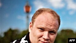 Oleg Kashin 6 noyabrda uyi oldida qattiq kaltaklangan