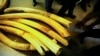 Le commerce international de l'ivoire est interdit depuis 1989, mais des ventes exceptionnelles ont été autorisées en 1999 et 2008.